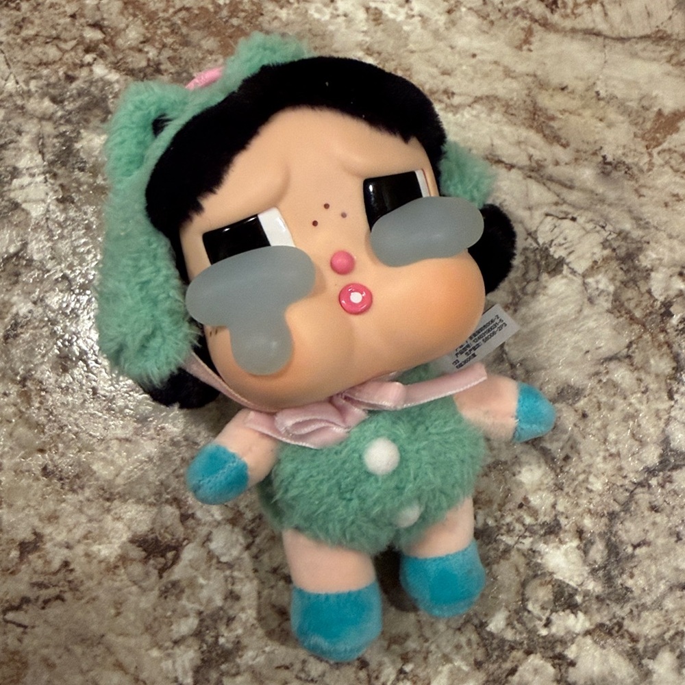 POP MART cry baby